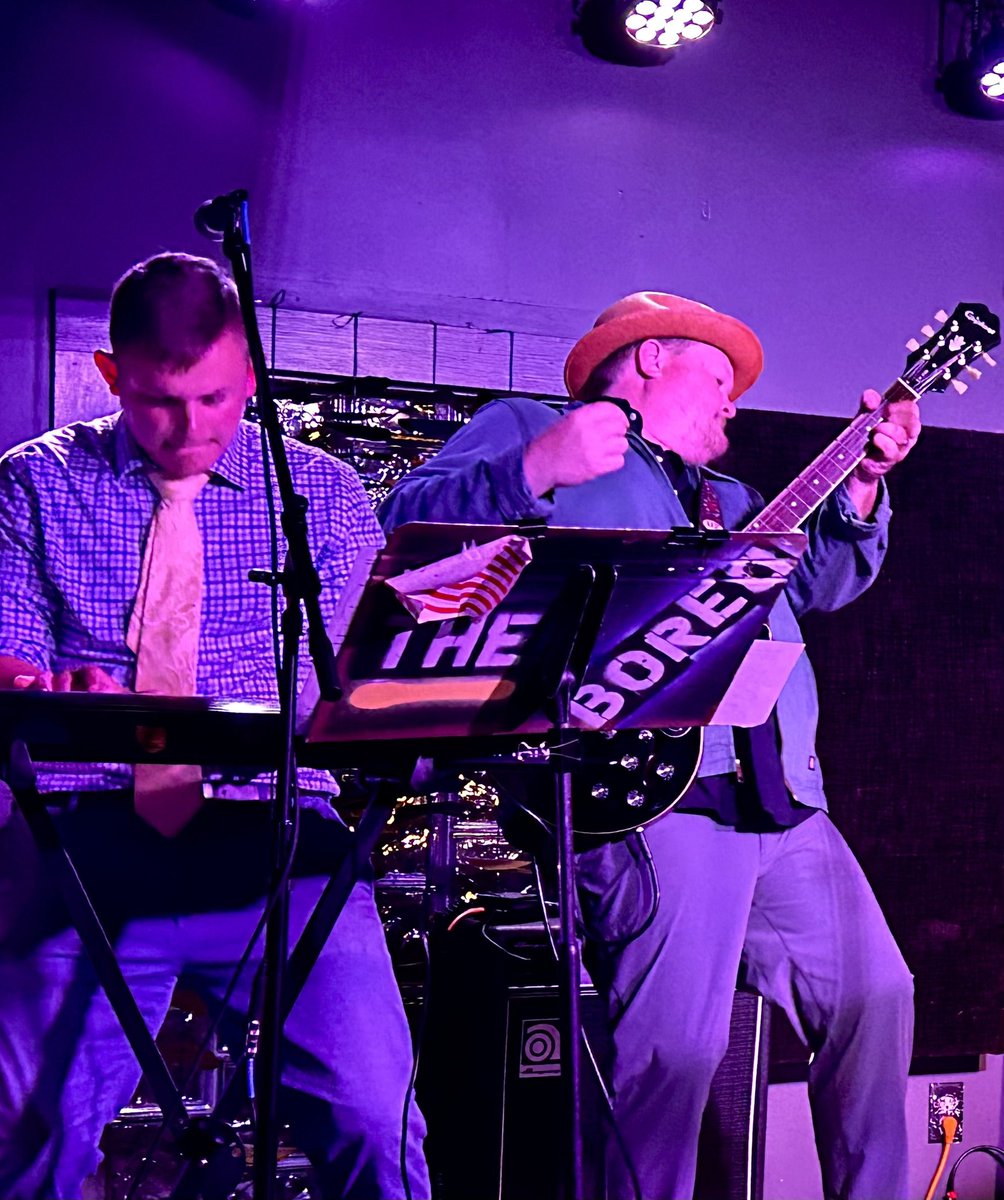 This guitar slinger is off to South Africa today!

Wish him well on that 16 hour flight.