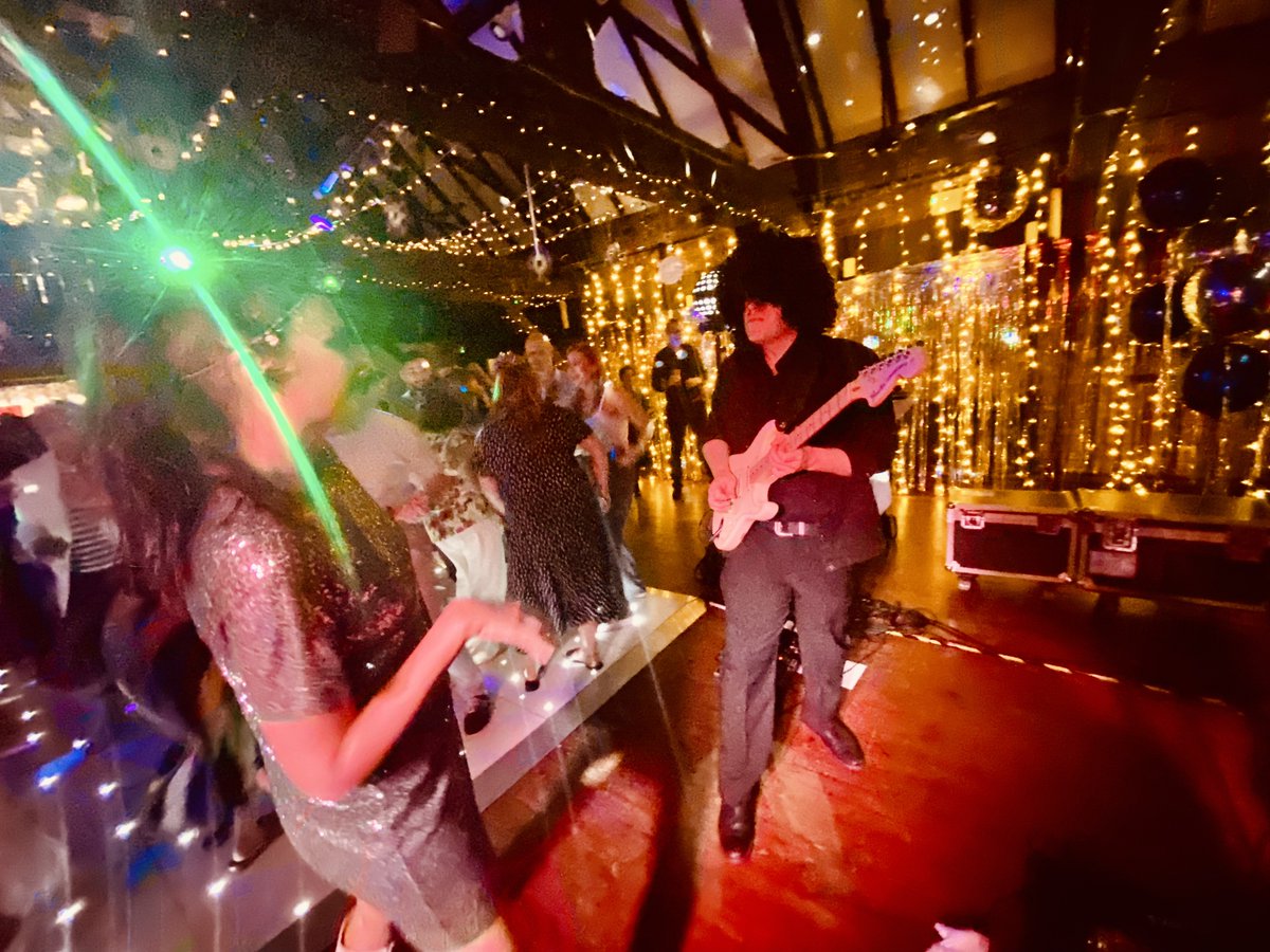 We had an AMAZING time performing at the SSP Summer Party - The Dickens Inn in London.
#thedickensinn #london #partyband