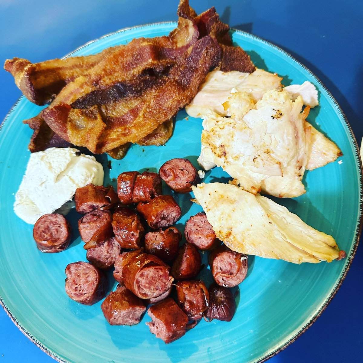 Yummy keto lunch: 🥓 airfryer bacon, polish sausage, rotisserie chicken & homemade yogurt 🍗 What’s on your plate today? #keto #simplefood #easy #quick #food #lowcarb #whatieat