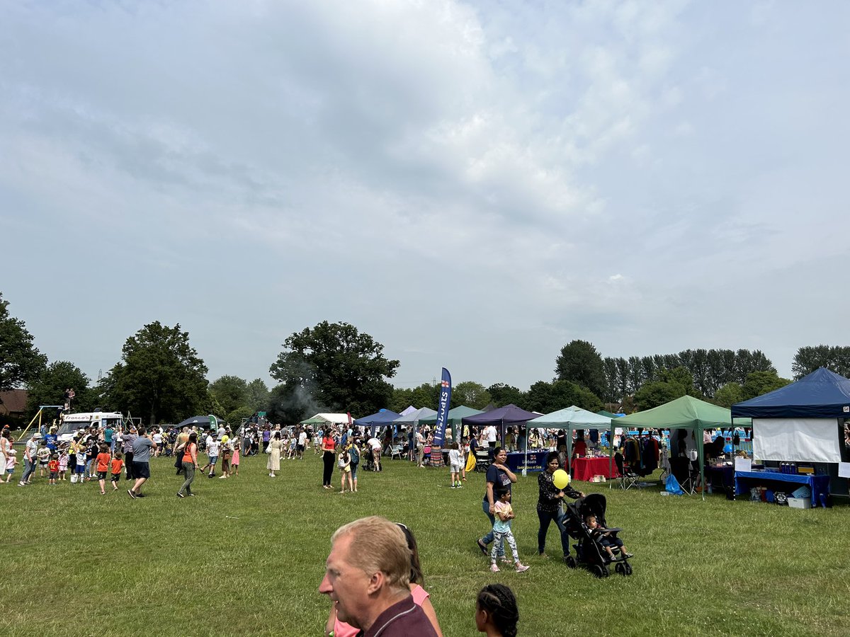 RHB_Boarding's tweet photo. On Saturday afternoon, the Boarding Community visited the Winnersh Summer Fair and enjoyed a lovely afternoon watching the performances and working their way around the stalls, as well as winning a good deal of prizes and sweets!! https://t.co/VSdLNEzC9t