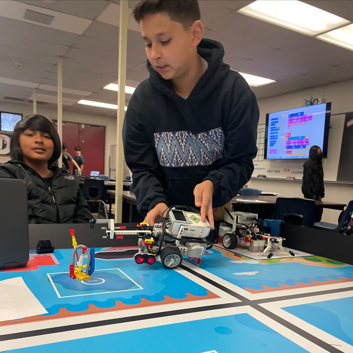 USEngLeague's tweet image. "Unlock a summer of innovation for your child with USEL Upland's Robotic Summer League! 🤖 Enjoy 30 days of robotics learning for just $199. Flexibility, fun, and a future in tech - all in one package. Don't wait - the future starts now! #RoboticsCamp mailchi.mp/usengineeringl…
