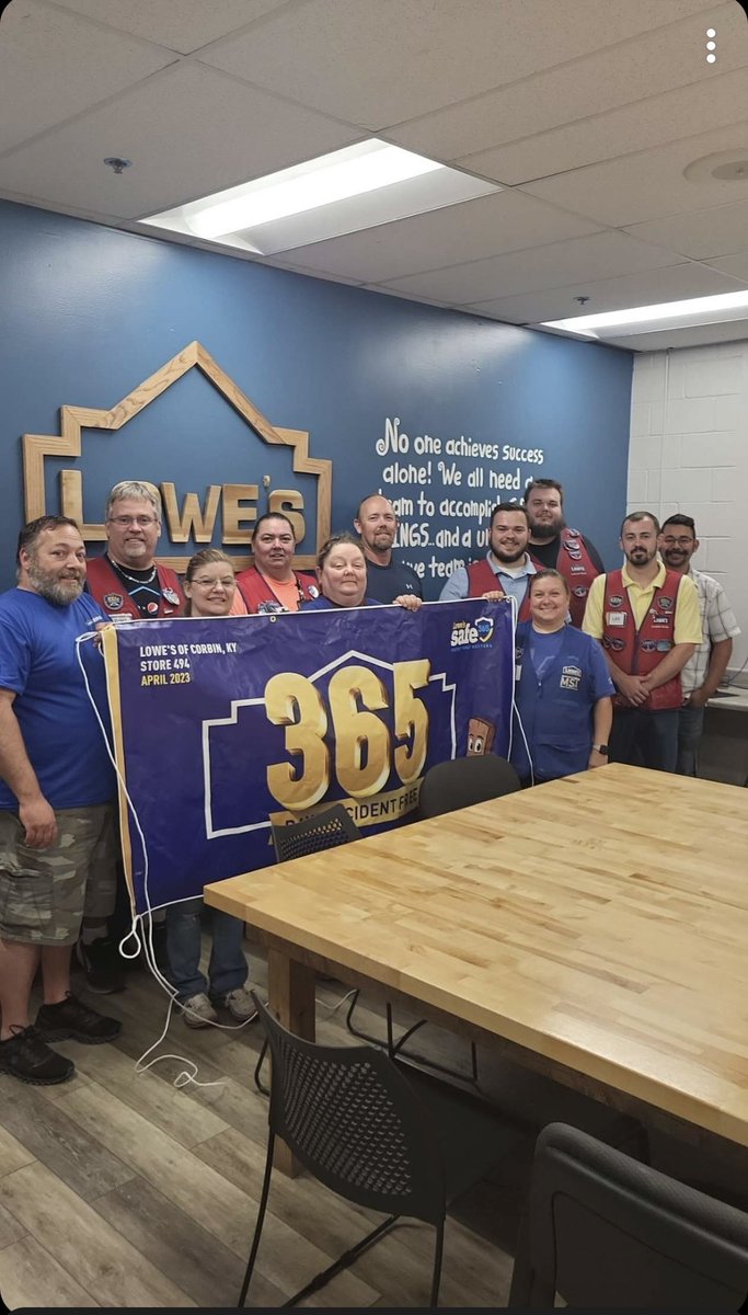 Lowes_D1294 tweet media