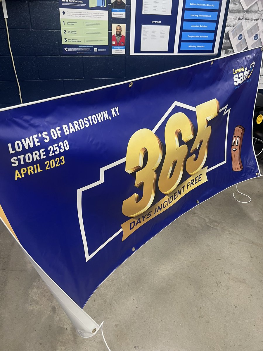 Lowes_D1294 tweet media