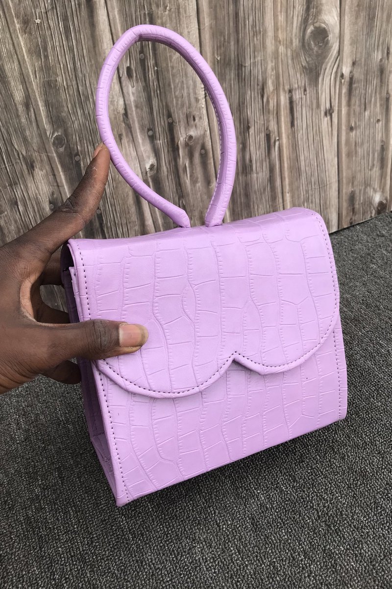 JEHOVAHBUKUNMI's tweet photo. LIFE IS SHORT
BUY THE BAG
#madewithleather #handmade #leatherwork #quality #bagsforsale #bag #bagmaker #baglover https://t.co/KAZGzmeZcU