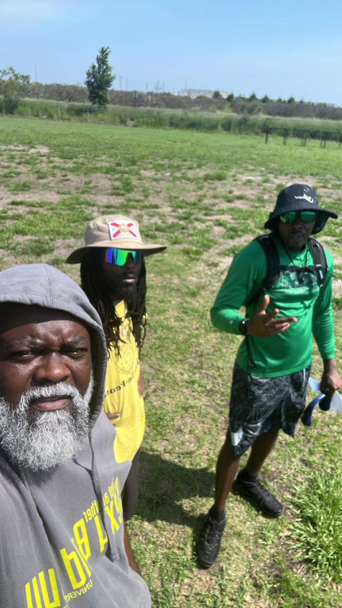 My guys!! Coach Clev and Coach Motley. Summer workouts ⁦<a href="/BISH0PHOLLYWOOD/">BISHOP HOLLYWOOD</a>⁩