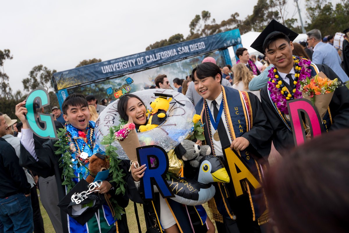UCSanDiego's tweet photo. This is the beginning of everything you want.ππ You will always find a home at UC San Diego grads.
#UCSD2023 #UCSDGrad #UCSDAlumni https://t.co/EJgoK7wiNL