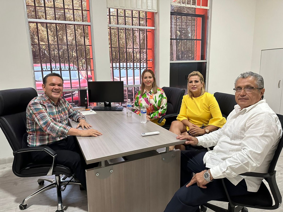 Tuvimos una reunión de trabajo con nuestro amigo Gregorio Hernández,  quien será el próximo dirigente de Movimiento Ciudadano en Guasave. 

#ElFuturoEsNaranja