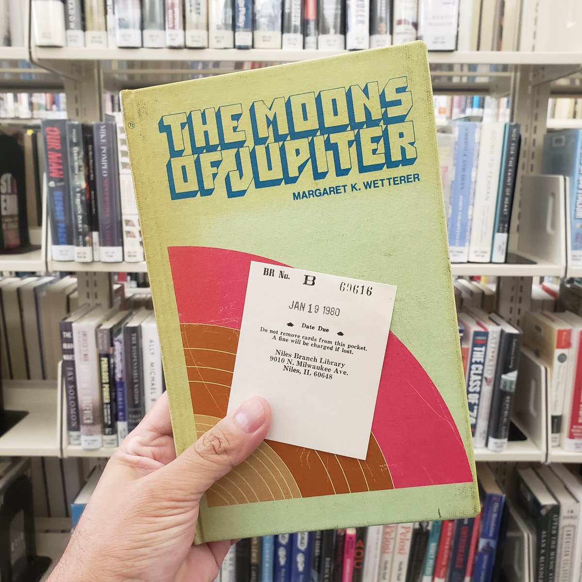 t_robb1's tweet image. Thursday, a library book was returned to the Niles-Maine District Library's night return, originally checked out in Jan. 19, 1980. Only 43 years overdue. Good thing the library did away with fines. 
journal-topics.com/articles/niles…
@NMDLibrary @NilesJournal @ALALibrary