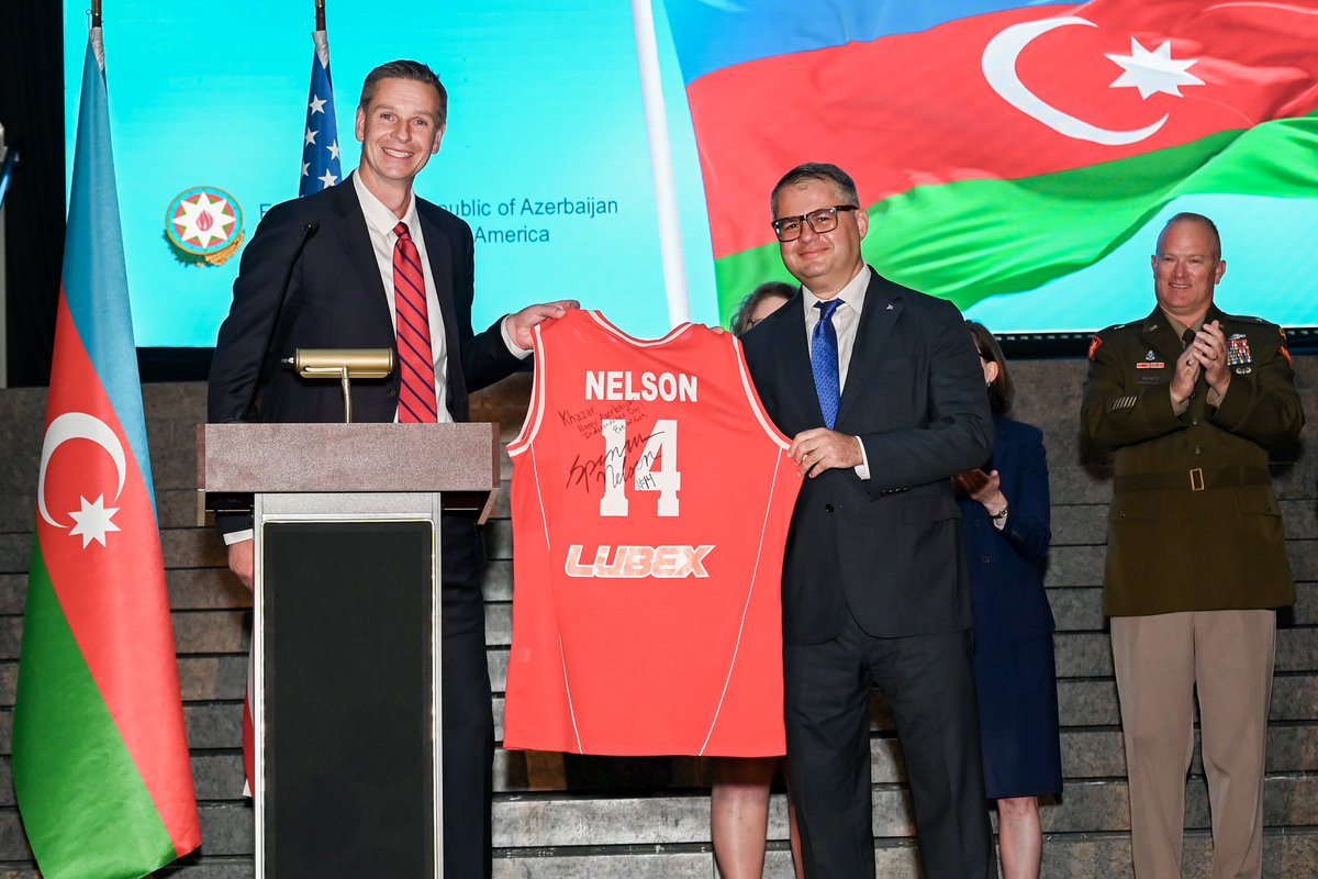 It was an honor to receive a signed 🇦🇿 national team jersey from one of our best ever basketball players <a href="/Spennelson/">Spencer Nelson</a> 

Thank you 🇦🇿🐝🇺🇸🏀