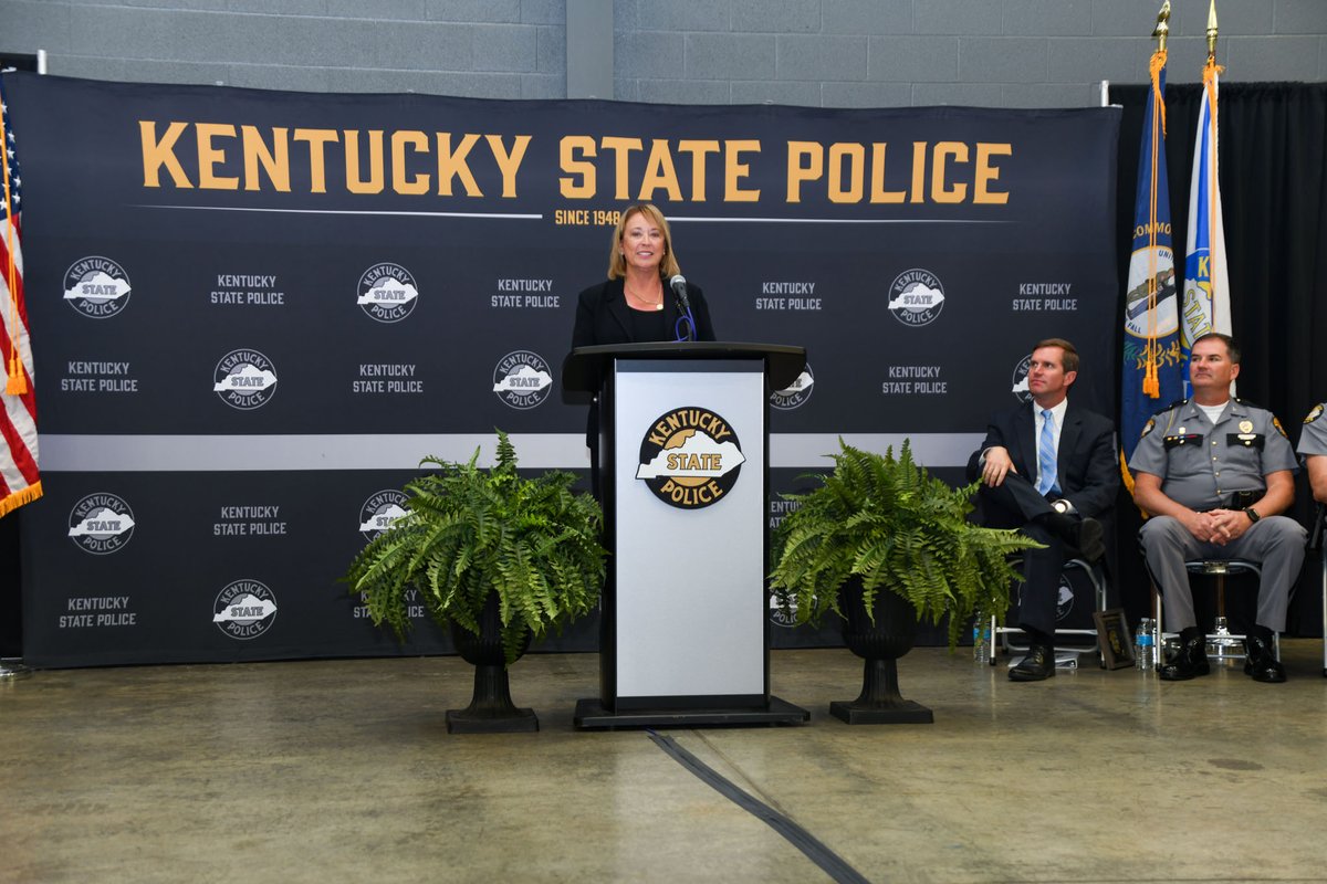 kystatepolice's tweet image. KSP, @GovAndyBeshear, Retired Lt. Colonel Robert Milligan, and Retired Colonel Linda Mayberry celebrated the agency's 75 years of service. KSP has 1,890 employees, which includes civilian and sworn personnel, and provides an array of law enforcement services to our 120 counties.