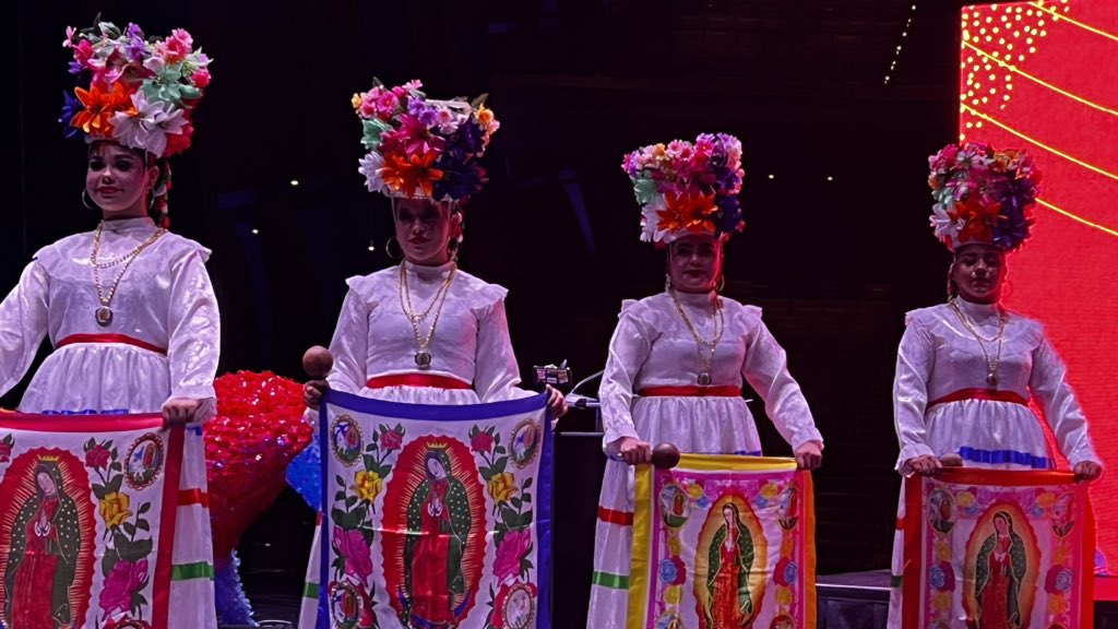 CityofMcAllen's tweet photo. 🌺These are our roots, we are the flowers 

@MXLANfestival will run from July 28 to July 30. The 3 day summer art &amp; music festival celebrates Latino culture &amp; will feature live muralists, music, an artisan Mercado &amp; so much more! 

Visit https://t.co/ONkCHH0FAO for more info! https://t.co/LBq1uK5WWU