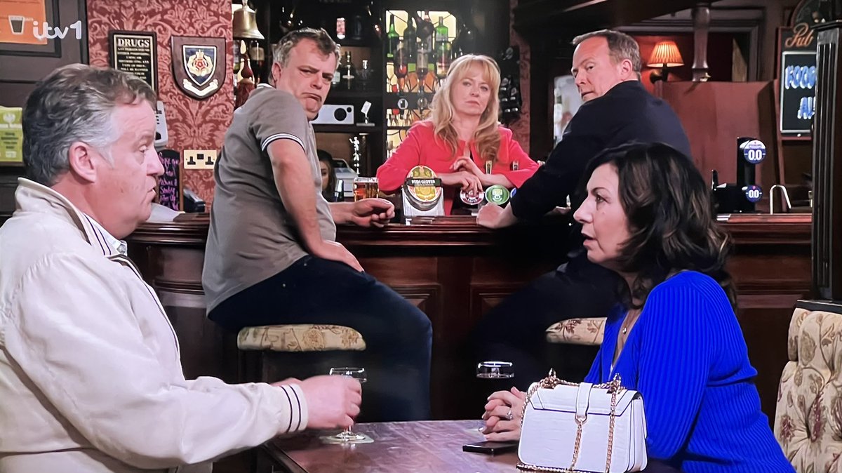 The expressions in this scene are absolutely golden! Jenny is fab as usual! 🙌

#corrie #coronationstreet