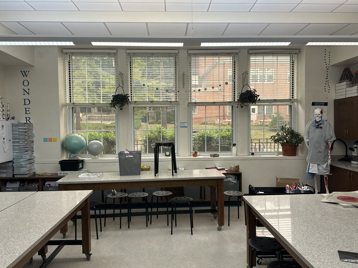 ChalkInMyPocket's tweet photo. June is always bittersweet. Saying farewell to another school year and my happy little classroom (balanced with some much needed recharging). https://t.co/ODFa3z2Pi1