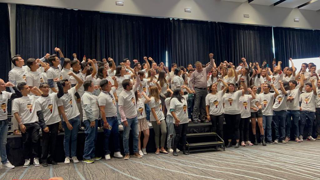 JovenesPLT's tweet photo. ¡Nosotros ya decidimos, la juventud está con el amigo!

Las y los Jóvenes con Marcelo respaldamos completamente al amigo Marcelo Ebrard y nos comprometemos a seguir luchando junto a él para asegurar la #ContinuidadConCambio en México.

‼️Con Marcelo, seguro Transformaremos‼️

#MejorMarcelo
#JóvenesMarcelo