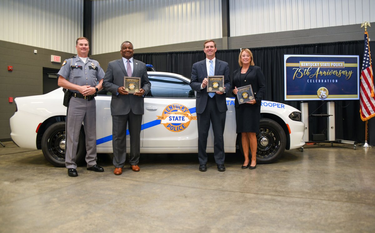 kystatepolice's tweet image. KSP, @GovAndyBeshear, Retired Lt. Colonel Robert Milligan, and Retired Colonel Linda Mayberry celebrated the agency's 75 years of service. KSP has 1,890 employees, which includes civilian and sworn personnel, and provides an array of law enforcement services to our 120 counties.