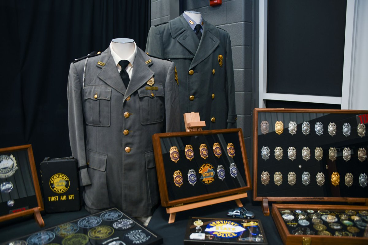 kystatepolice's tweet image. KSP, @GovAndyBeshear, Retired Lt. Colonel Robert Milligan, and Retired Colonel Linda Mayberry celebrated the agency's 75 years of service. KSP has 1,890 employees, which includes civilian and sworn personnel, and provides an array of law enforcement services to our 120 counties.
