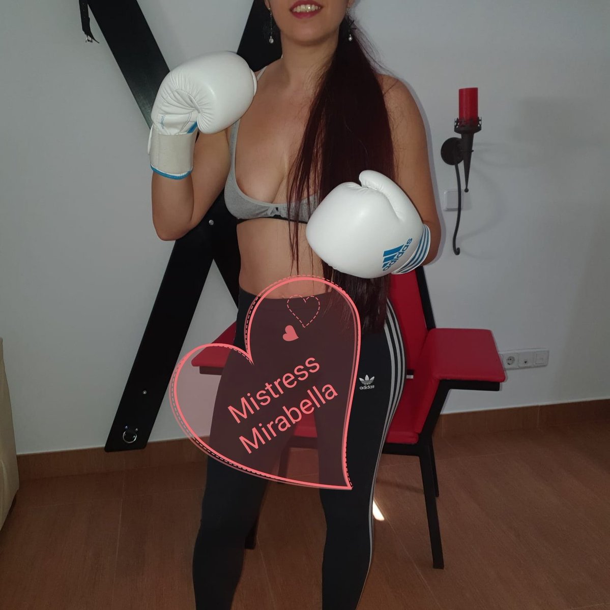 MMiRabeLLa1991's tweet photo. Y me habían preguntado si me gusta la lucha erótica....
Emmm,
Es mi práctica favorita, sobre todo el boxeo 🤤
Aún recuerdo a "aquel" que era boxeador profesional, y mis ganchos eran su "perdición " 🤣🤣

Para mi desgracia, que sois unos flojos y no aguantais ni mierdas 😂😂 https://t.co/2hkfVZzo0k