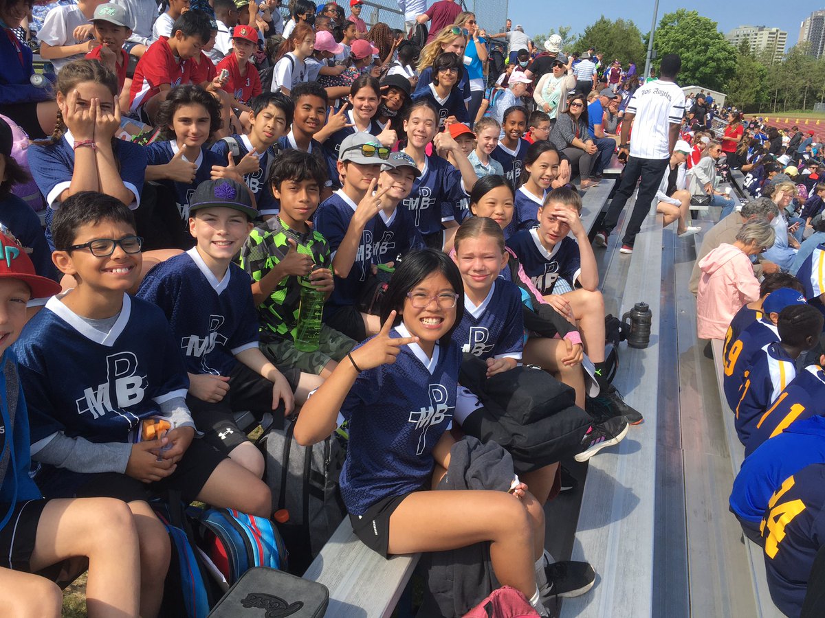 MrPoutineMPB's tweet image. Les amis ont très bien représenté notre école. BRAVO!!! @MPaulBaxterOCSB