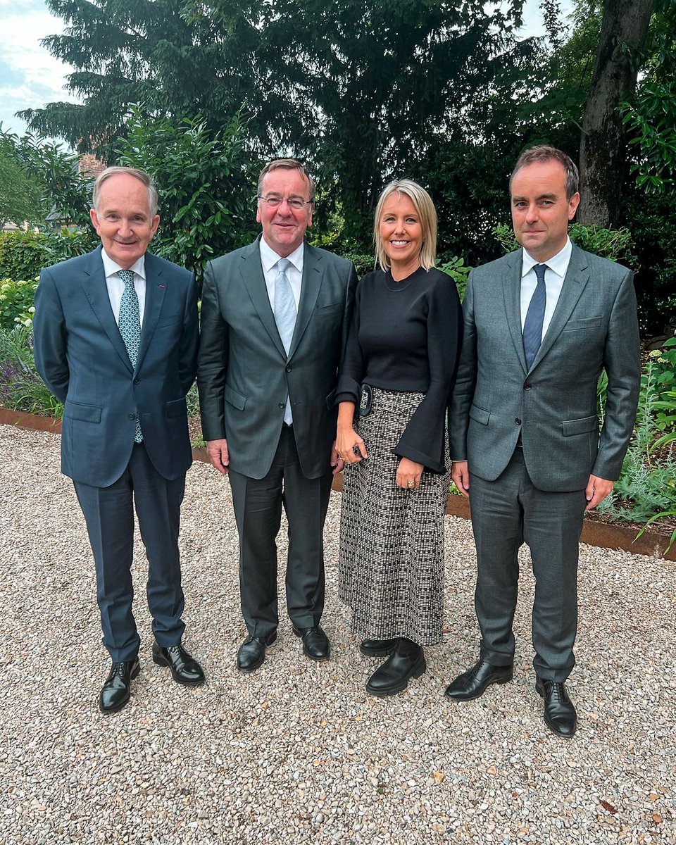 DedonderLudivin's tweet photo. Zeer tevreden dat 🇩🇪, 🇫🇷 &amp; 🇪🇸 ons land als observator verwelkomen in het #FCAS-programma. Deelnemen aan dit 🇪🇺 project laat onze bedrijven toe te blijven innoveren en hun voorsprong te behouden, creëren we werk en versterken we de Europese Defensie! https://t.co/dyo9noOyLl