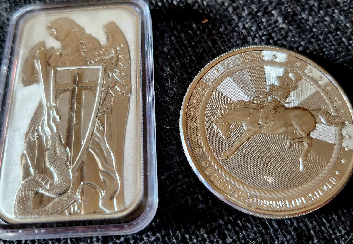 ladder_climber's tweet image. Just received some #scottsdalemint #silver from my daughter for father&apos;s day!! 🤩