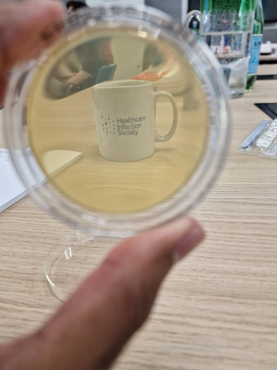 Awesome f2f catch up with <a href="/HIS_infection/">Healthcare Infection Society</a> for a trainee session led by <a href="/TimCJBoswell/">Tim Boswell</a> and Dr Shanom Ali.
Theatre ventilation diagrams finally make more sense (could have done with this pre Part 2!) and also got to play with some environmental sampling kit!