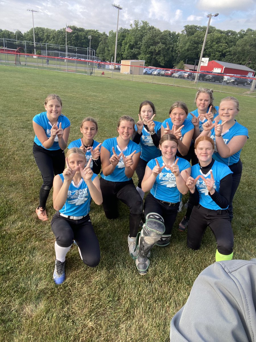 mataya314's tweet photo. These future Blazers ended the last few weeks of regular season off with some more wins! Proud of these girls. Now onto post season tournament! 💚💛 #earnit @KesslerSkye @BlazerSoftball0 https://t.co/zeLY1whioZ