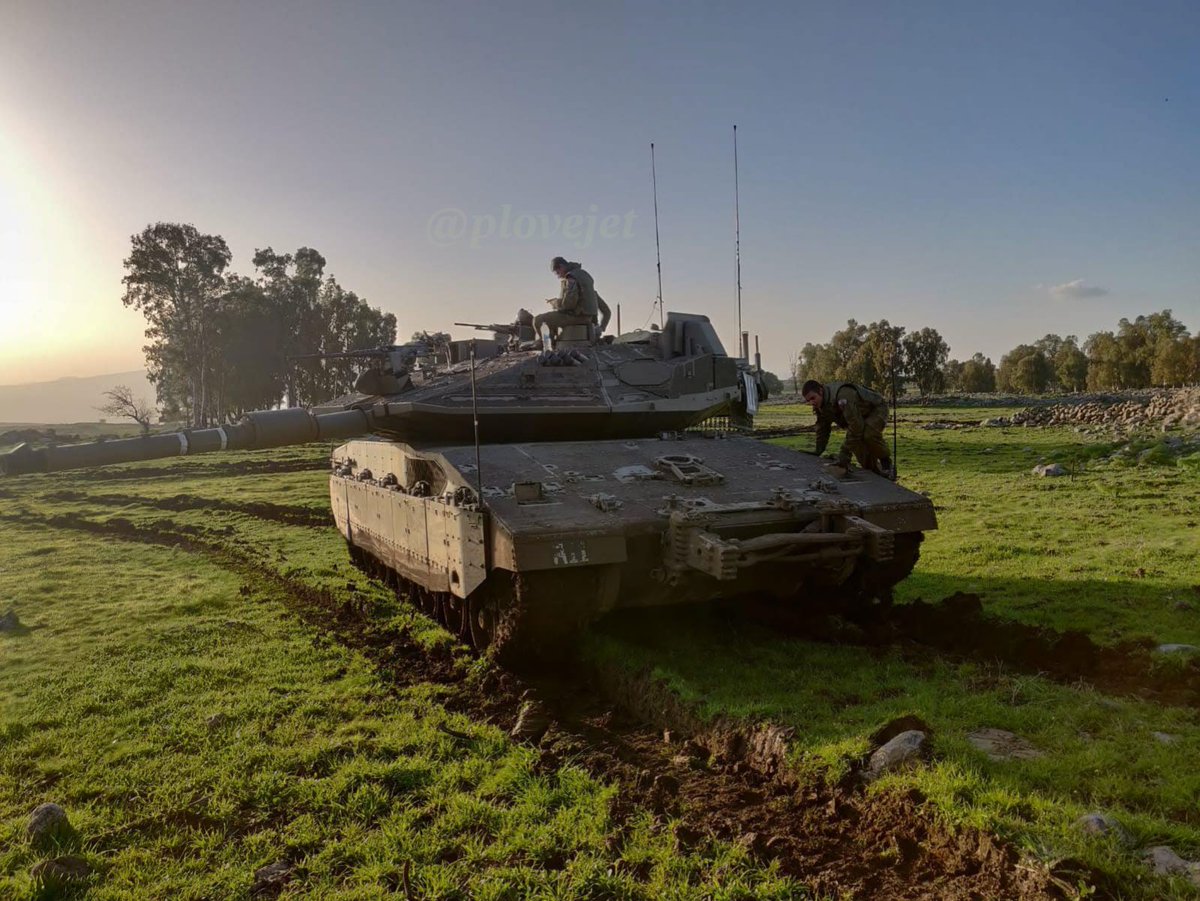 500 Followers! LETS GOOOOOOO! I only started posting here 2 weeks ago about tanks, so I'm very content with the traction I have gotten so far. Thank you, guys, so much! I'll continue to post more tank threads and as a reward, here's a pic of one of my old tanks after an exercise.