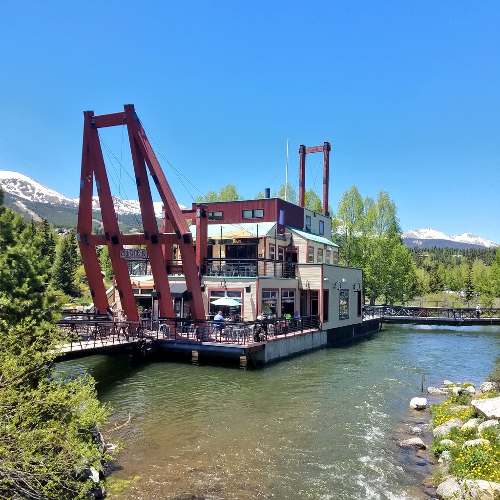 Feels & looks like summer #ski & #snowboard nation! #ApresLIVE #Breckenridge #Colorado #Breck #breckenridgecolorado #BreckLife #skitown #mountaintown #MountainTravel #Travel #TravelLife #LuxuryTravel #TravelPhoto #Wanderlust #ColorfulColorado #ColoradoLive #VisitColorado #COwx