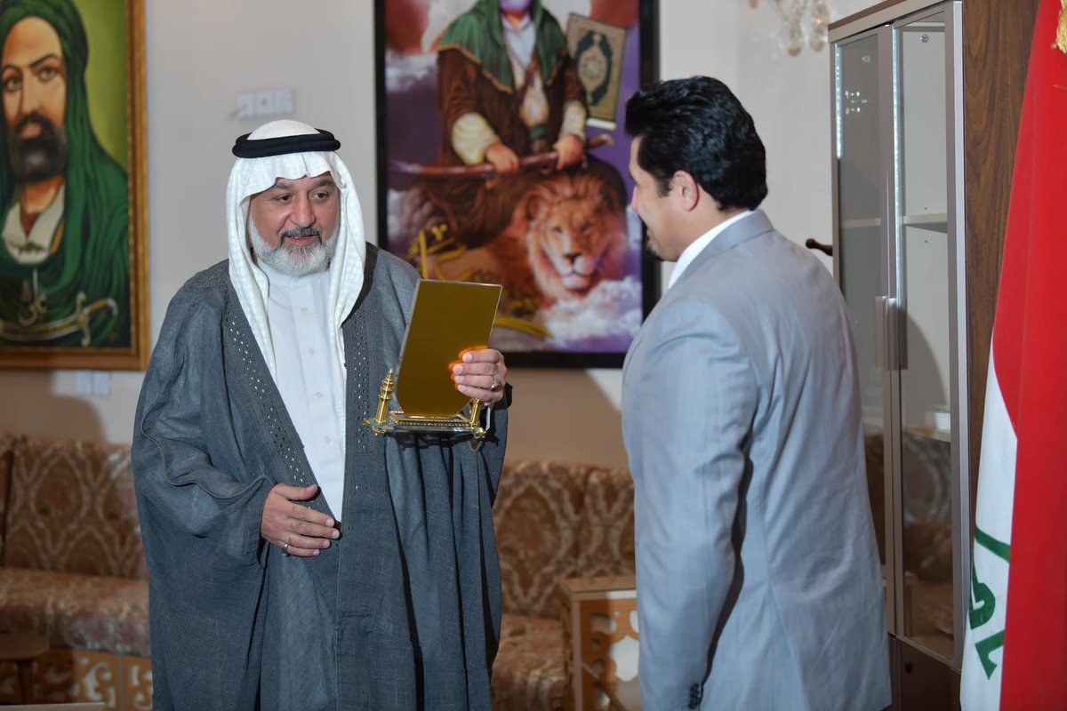 Ammar_YM's tweet photo. بالنياية عن القاضي رزكار محمد امين المحترم قمنا بأهداء درع المحبة والسلام الى السيد محمد وليد الاعرجي عميد السادة الاعرجية في محافظة نينوى https://t.co/KyKvOXtAvx