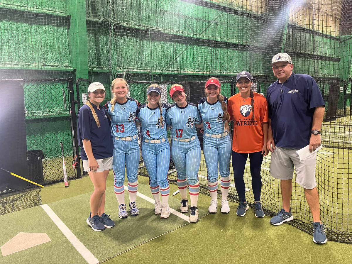 What an AWESOME day with @Coach_SniderSB @royast24 @CoachReedUTTSB. I had a great time, learned new things , and got some amazing feedback. Thank you coach’s for a great day !