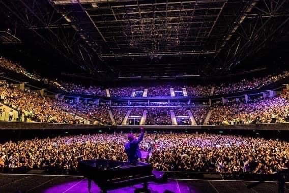 blondieclub's tweet image. Felicitaciones @albertoplaza por tu show en Movistar Arena..eres un perfecto bandido.