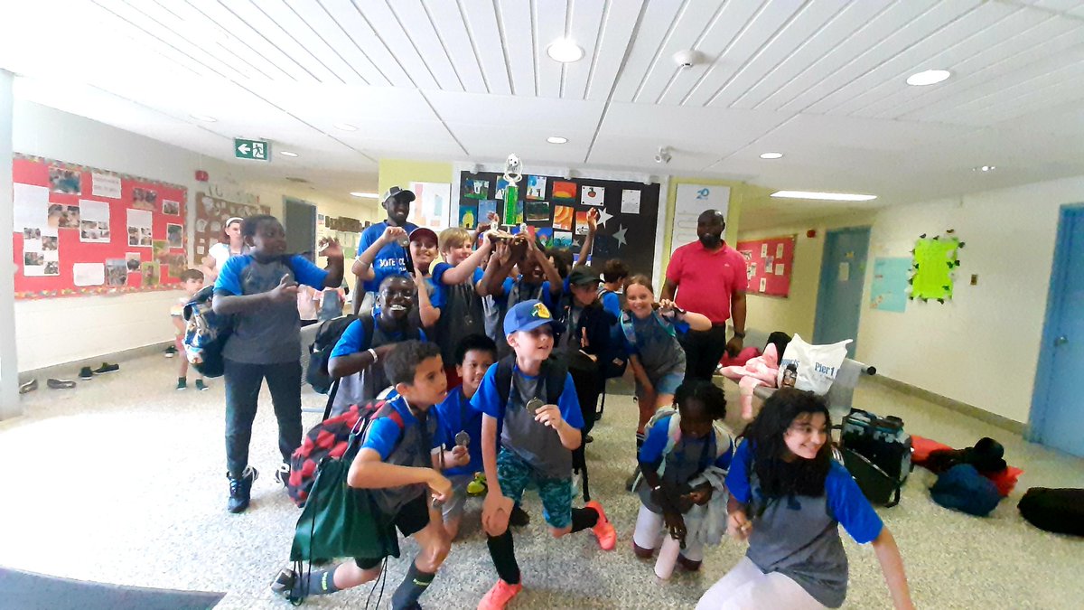 LudovicYarro's tweet photo. Félicitations à nos élèves de 3e et 4e année @HOJE_csviamonde @CSViamonde  pour leur brillante performance et la première place 🥇🏆remportée lors du tournoi de #soccer à #mississauga 👏🏾👏🏾👏🏾 https://t.co/x3goPO5xzw
