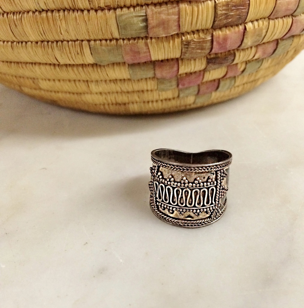 Gorgeous Vintage STERLING TRIBAL RiNG with Granulation. #RaJasthani #IndianRing #SterlingRing #Tribal #SterlingJewelry #TribalJewelry #VintageJewelry #vintage 
Etsy     ShanniluVintage
etsy.com/listing/149284…