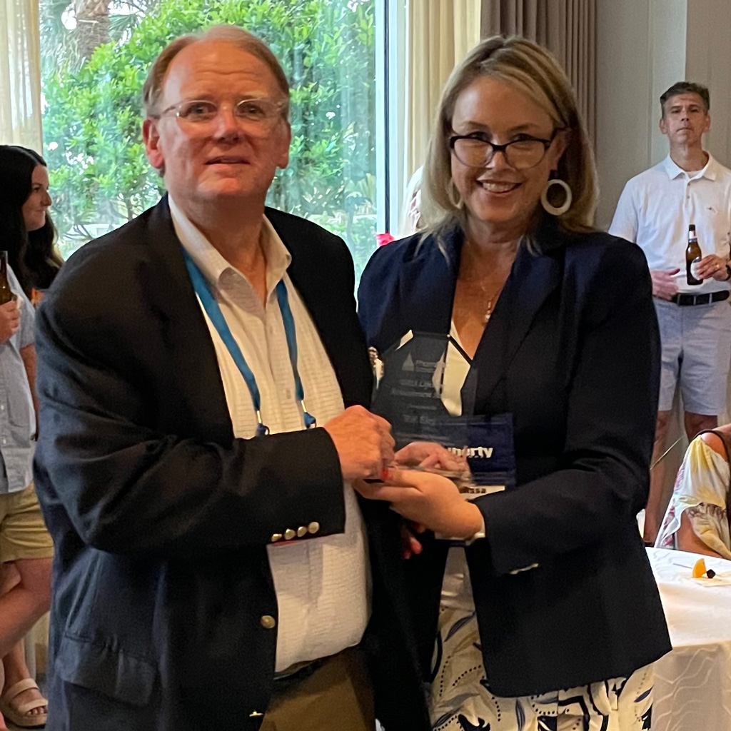 Congrats to APCI's Legislative Affairs Director Bill Eley! The @GeorgiaPharmacy PharmPAC honored Bill with a Lifetime Achievement Award this weekend at GPhA's convention! Presenting Bill with the award is Melissa Reybold, GPhA's Vice President of Public Policy.