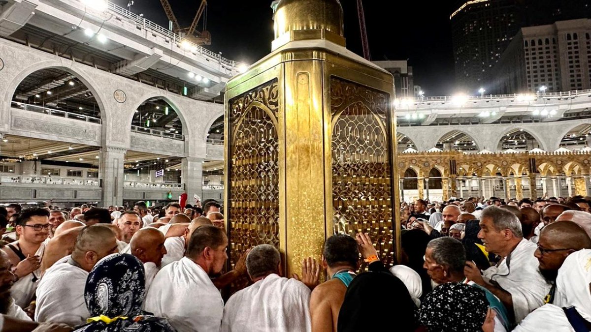 trthaber's tweet photo. 🕋 Milyonlarca hacı adayı Kabe'ye kavuştu.

https://t.co/ubqPdybSv9 https://t.co/Z1EFxFdFYp