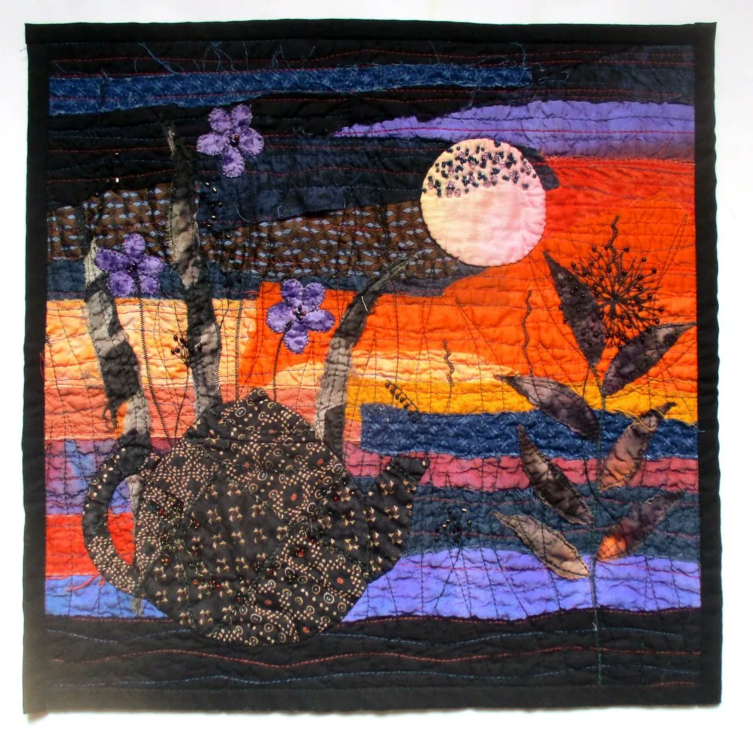 textile_cuisine's tweet image. Teatime in the Night Art Quilt Wall Hanging  buff.ly/3FnPYmY