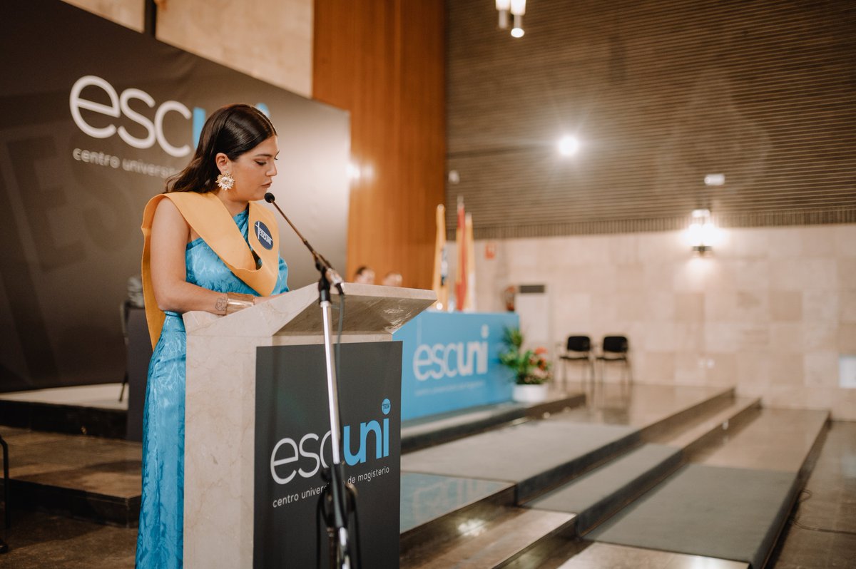 escuni's tweet photo. Natalia Jordán fue reconocida durante las graduaciones de Escuni como el mejor expediente académico del Grado de Magisterio en Educación Infantil.
Felicidades por tu esfuerzo y dedicación. Agradecemos las palabras que nos transmitiste. 
Graduación 2023 ▶ https://t.co/oO7NfnRiNr https://t.co/17FTwi5YqE