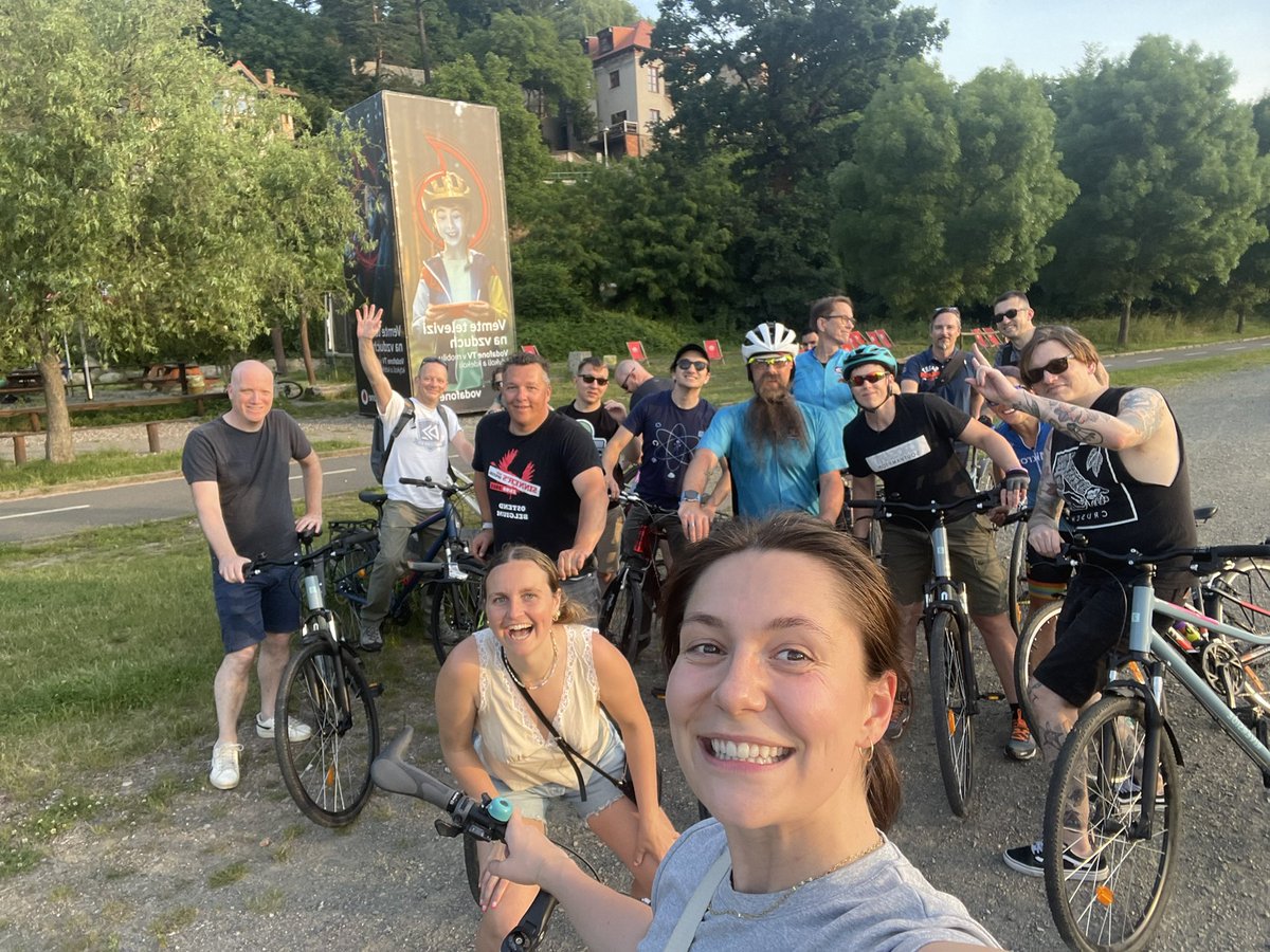 Great first day at #PSConfEU ! Tons of great content from speakers, community members. Thanks to everyone who came to my session today - See you tomorrow at 9 am for Azure security, compliance, and management anywhere! 👾💻☁️