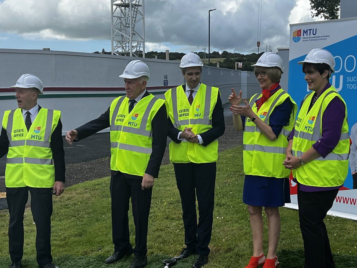Great to have Minister @SimonHarrisTD visit @MTU_ie Kerry Campus and turn the sod for the new #Stem building with @Maggie_Cusack @JimmyDeenihanTD @NormaFoleyTD1 @MHealyRae @BGriffinTD great investment for our students, ensuring a talent pipeline for industry #Succeedingtogether