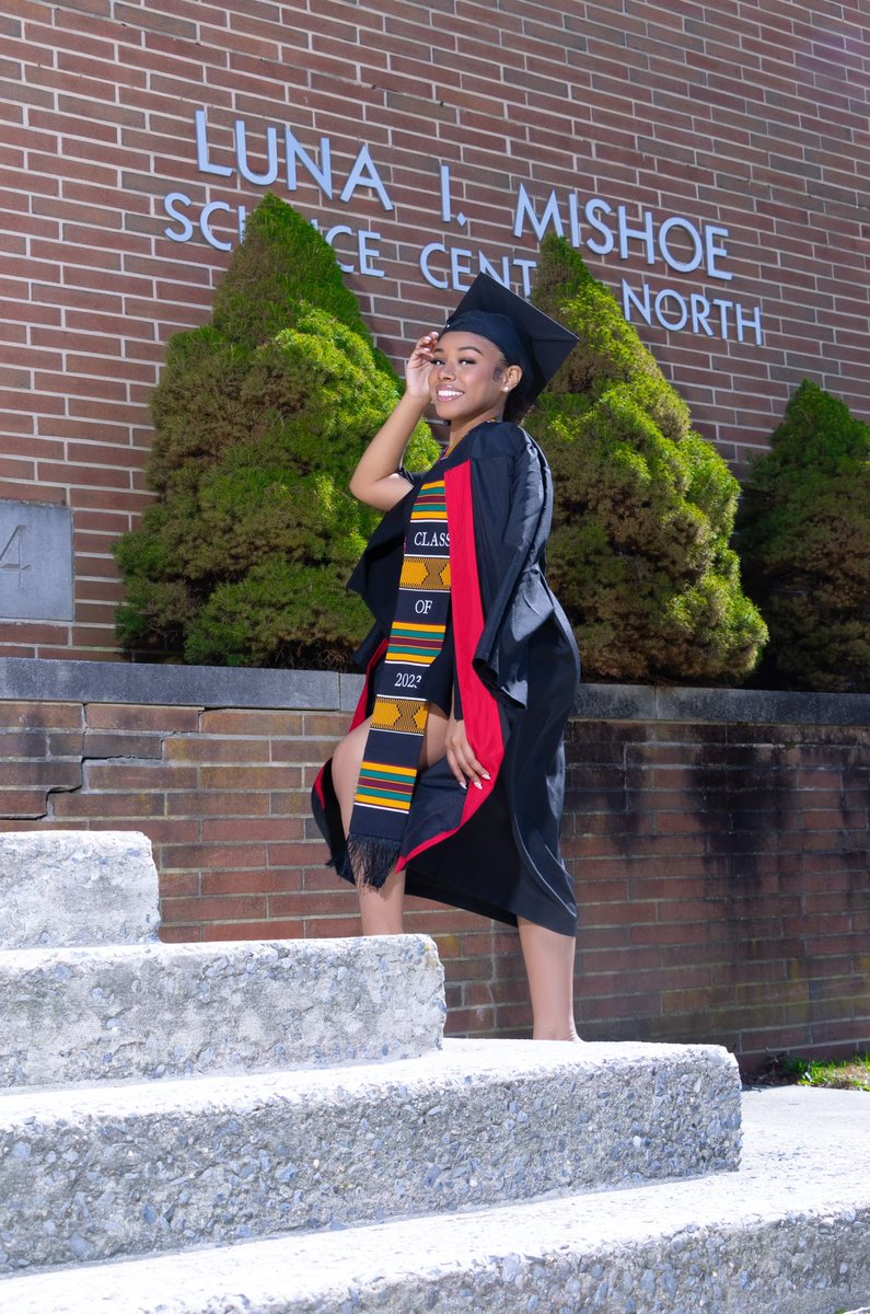 _jekiah_'s tweet photo. DSU Alumna status ❤️💙 #2023graduate #dsu23 #honorsstudent #firstgengrad

Check out my instagram for more photos: @_jekiah_ https://t.co/Yably4nZ74
