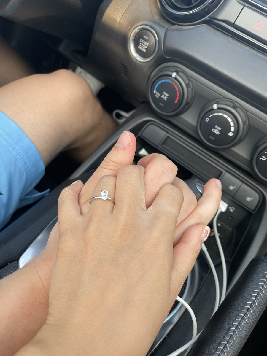 freyvluna's tweet photo. guys i’m marrying the boy I met on final fantasy xiv!!! https://t.co/b1G8Jd54ST