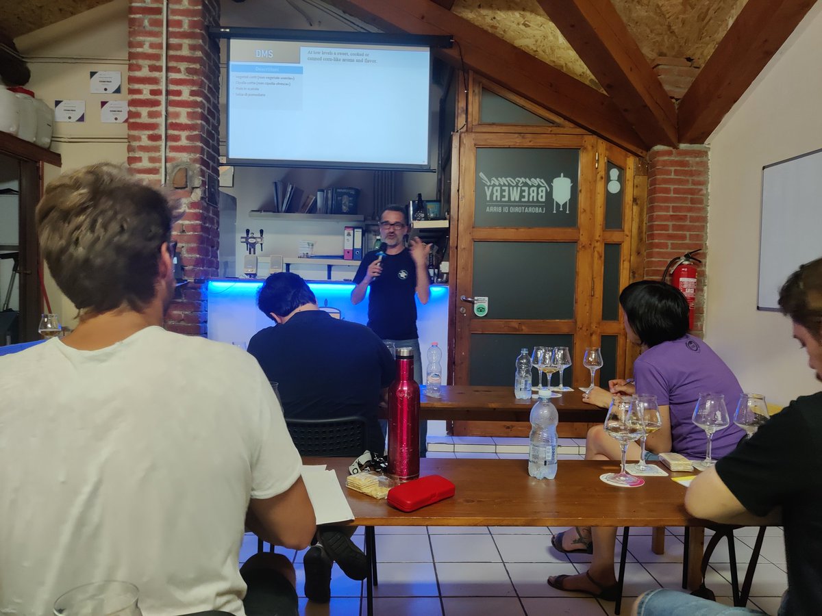 JorgeSpin's tweet photo. Stasera interessantissima lezione sui difetti con Frank Antonelli nel corso di @PersonalBrewer avvicinamento all'esame BJCP #CraftBeer #homebrew #bjcp https://t.co/ilrETS9u48