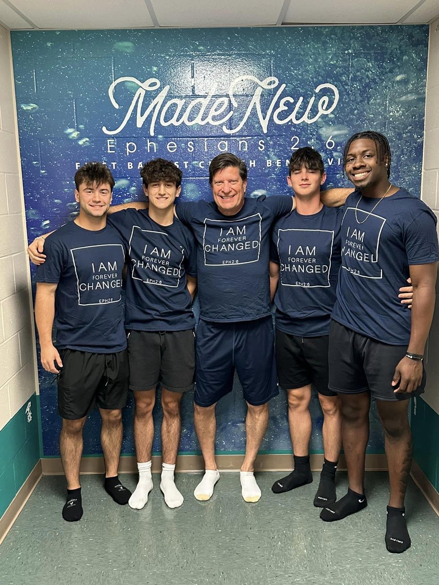 ChrisGryskiewi2's tweet photo. In our pain God is near to the broken hearted Psalm 34:18.  Stephon went him to be with Lord 6 weeks ago.  These are 4 of his best friends who he shared Jesus with in his life. I had the privilege of leading all 4 to saving faith in Jesus and then baptizing them on Fathers Day! https://t.co/xDOQXzc8KS