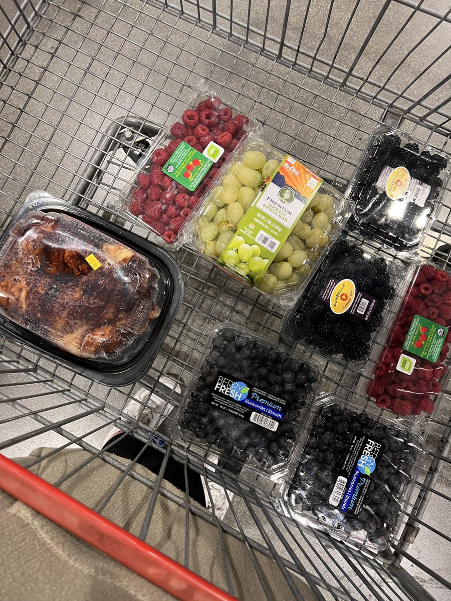 ChrisAllen68601's tweet photo. The fruit is really to repay the favor. Look for this brand of green grapes, which are juicy, sweet and full. Blackberries are also big and sweet. Raspberries are also my favorite.
#Daokou fruit shop
#FavoriteFruit#Fruit https://t.co/ElIRfXAsvk
