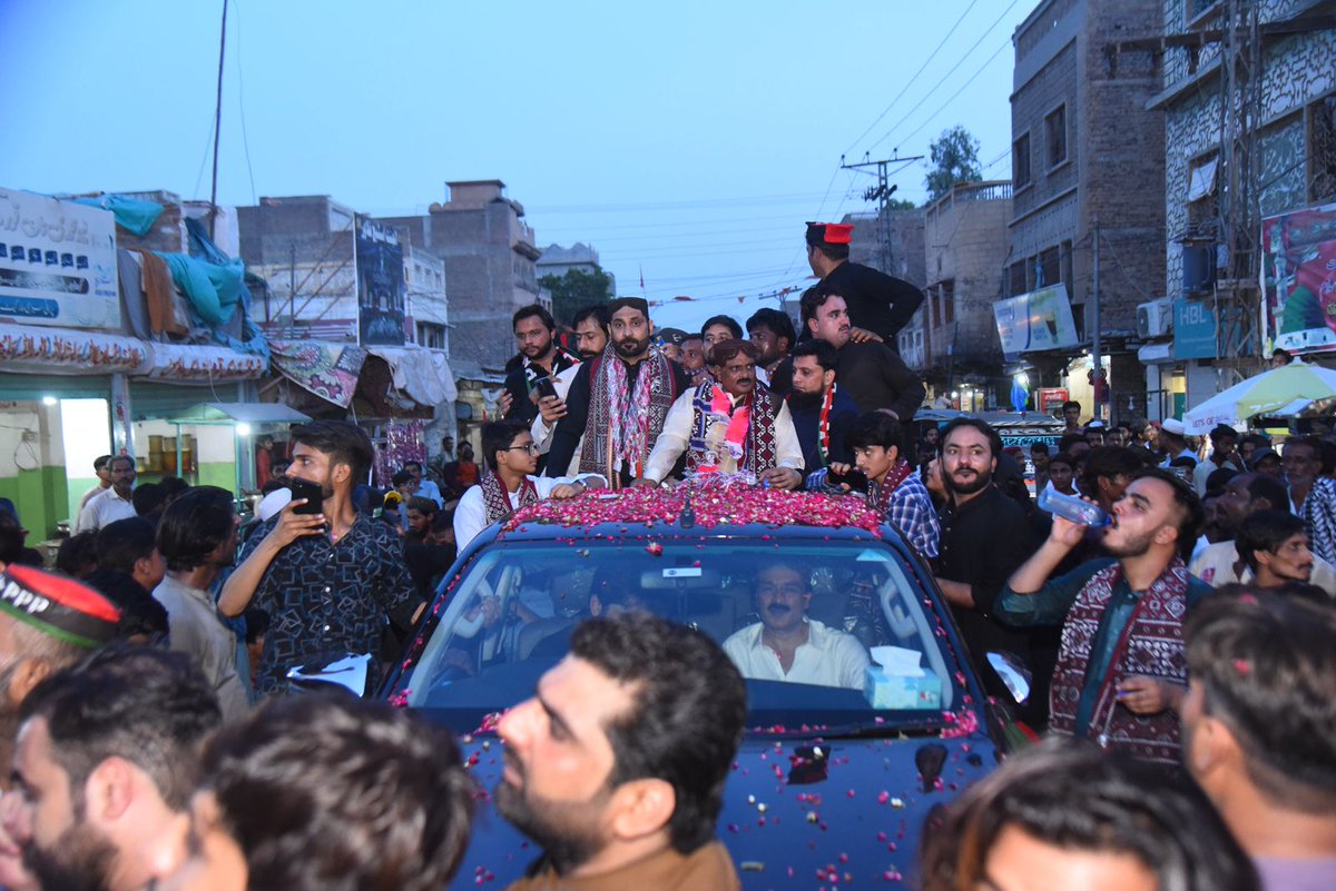 MayorQazi56029's tweet photo. Thank you Nawabshah for grand recepition..

@BBhuttoZardari https://t.co/vHo8DeHWee