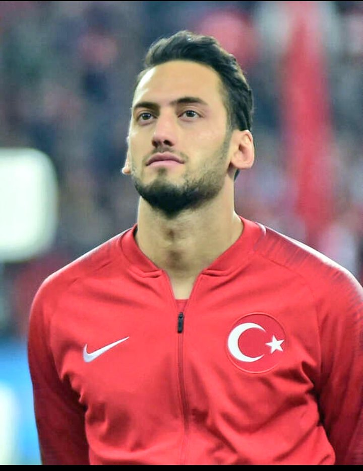 DBayrak01's tweet photo. Hadi #hakançalhanoğlu yapabilirsin..
Milli takımı bırakabilirsin.. @HakanCalhanoglu ... https://t.co/t7hLnZPMvn