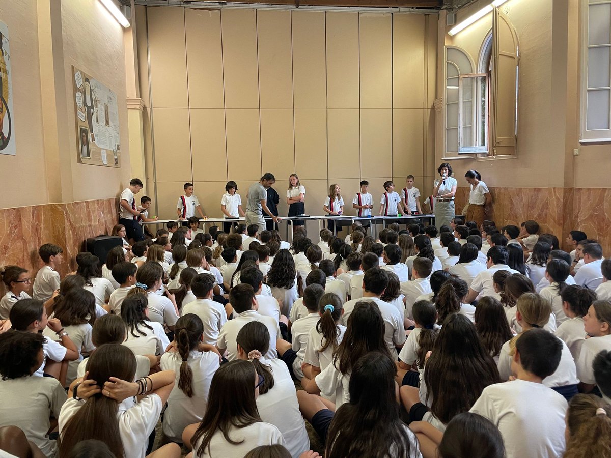 standreu's tweet photo. Avui ha sigut un matí ple de nervis i emocions per a #4EP #5EP i #6EP amb el concurs del cub de #rubik i l'entrega de diplomes del projecte de lectura #XimiXesca #repensem #rellegim #compartim #llegirmola https://t.co/ZNjkSUIpPS
