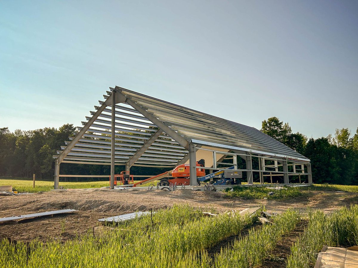 NationalBuildi2's tweet photo. New pre-engineered steel project coming along quite nicely up here in Glen Huron. Thanks for your hard work and long hours, men. It's most appreciated!

#builder #construction #contractorlife #preengineeredbuildings #steelbuilding #contractorsofinsta #upnorth  #hardwork https://t.co/EHm4Ob0aZ8