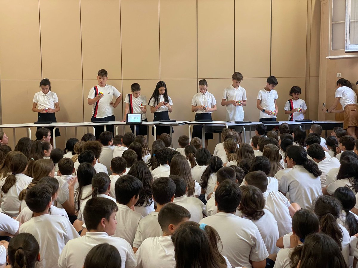 standreu's tweet photo. Avui ha sigut un matí ple de nervis i emocions per a #4EP #5EP i #6EP amb el concurs del cub de #rubik i l'entrega de diplomes del projecte de lectura #XimiXesca #repensem #rellegim #compartim #llegirmola https://t.co/ZNjkSUIpPS