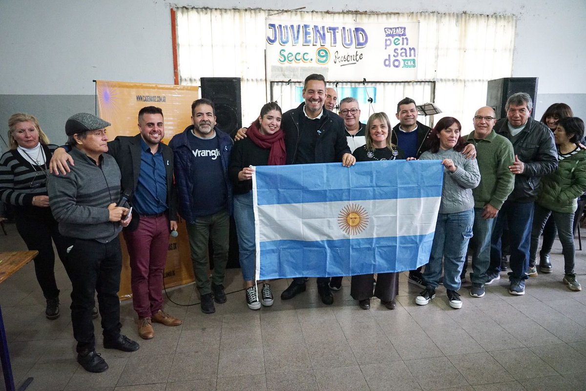 miguelsiciliano's tweet photo. 😍SE ARMO LA PEÑA EN PROVIDENCIA🙌

👉Invitados por su centro vecinal, llegamos a la seccional 9na para recorrer su feria, charlar con sus vecin@s y probar un locro que estaba riquísimo!🙌

👉Que lindo ver la comunidad toda unida!seguiremos trabajando juntos! Es por acá!😍 https://t.co/R2OMF7vzL8